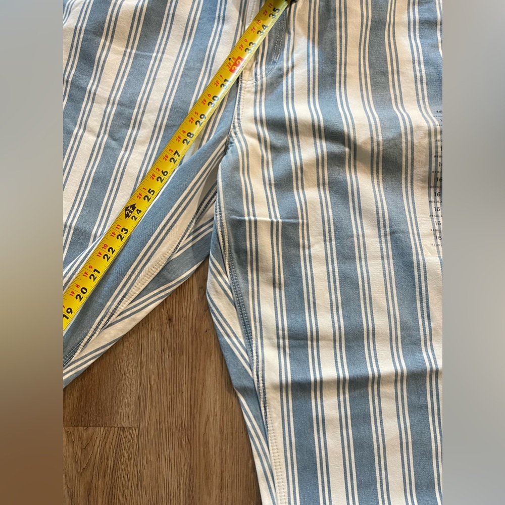 American Eagle Striped Jeans. - Picture 10 of 14
